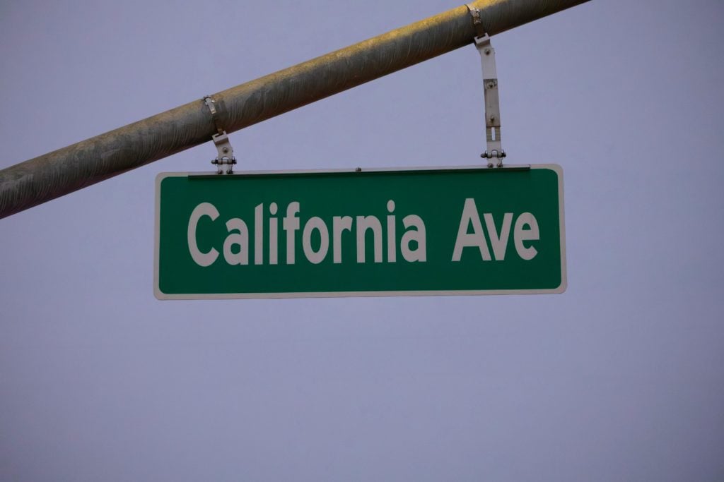 Znak przed usunięciem elementów ze zdjęcia w nano banana